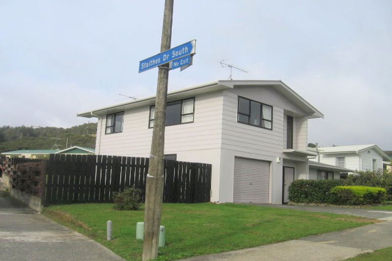Photo of property in 102 Omapere Street, Whitby, Porirua, 5024