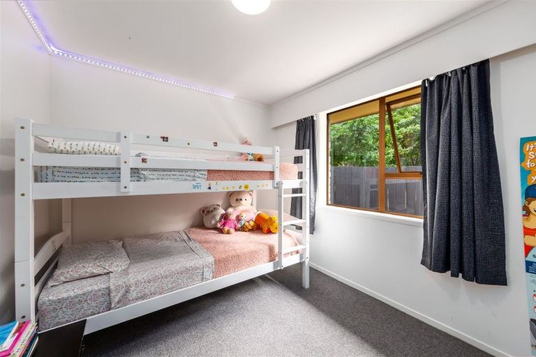 Photo of property in 2/201 Henderson Valley Road, Henderson, Auckland, 0612