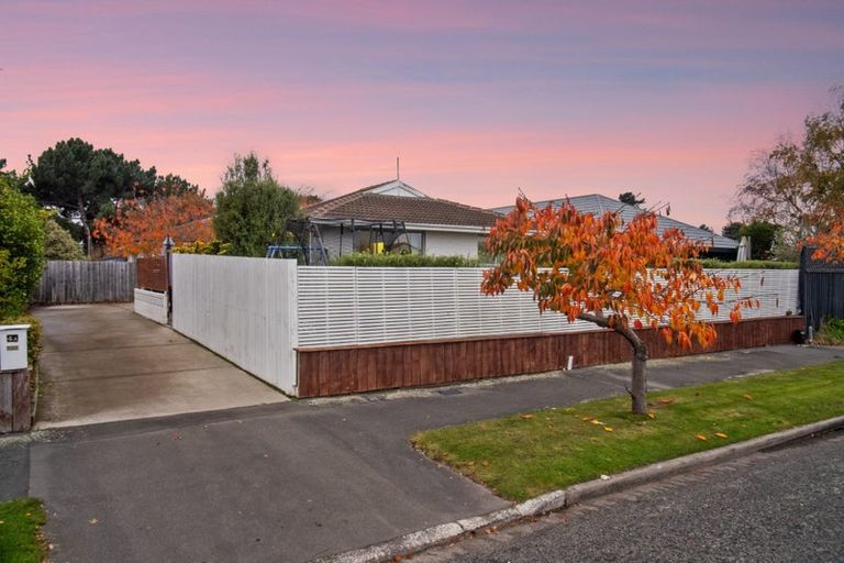 Photo of property in 1/4 Valecrest Avenue, Parklands, Christchurch, 8083