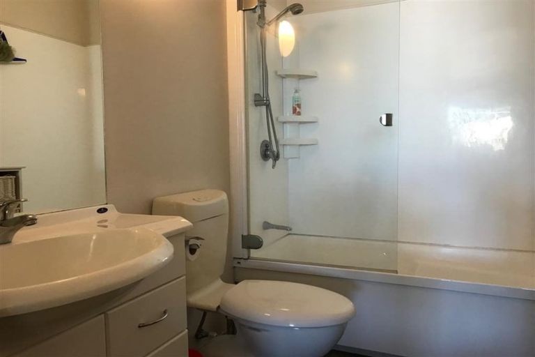 Photo of property in De Vere Apartments, 10/23 Tennyson Street, Te Aro, Wellington, 6011