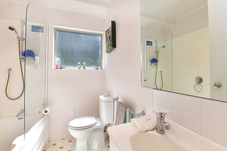 Photo of property in 38a Bay Street, Red Beach, 0932