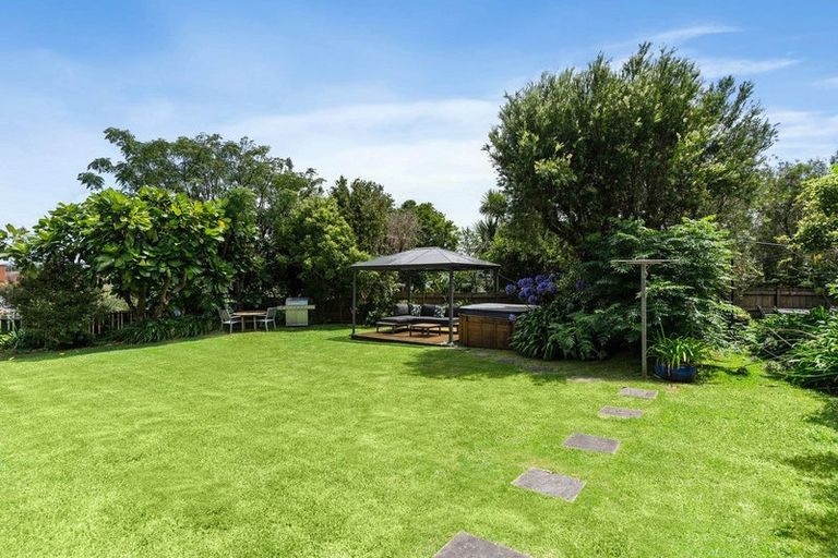 Photo of property in 5 Higham Ferrers Place, Red Beach, 0932