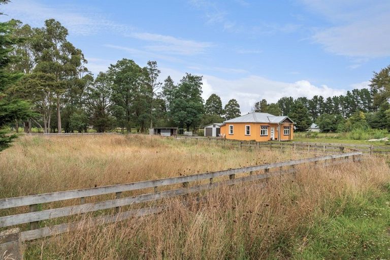 Photo of property in 1822 State Highway 2, Tauwharenikau, Greytown, 5794