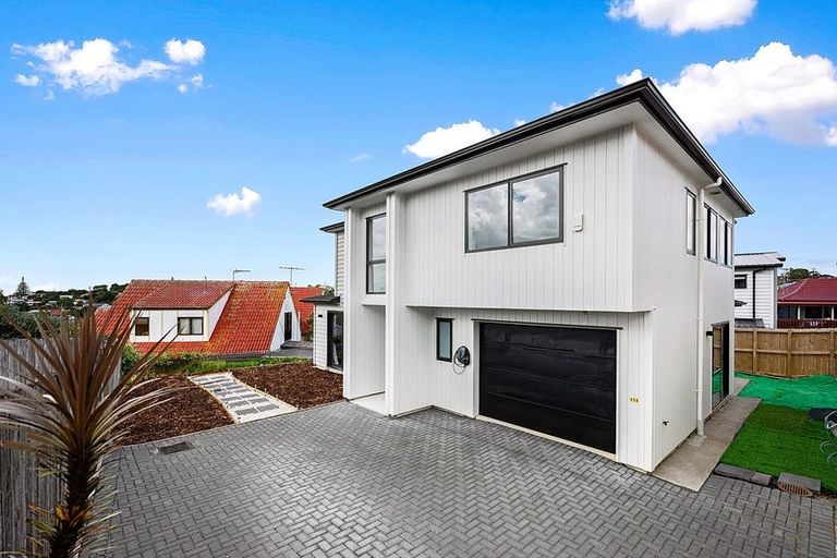 Photo of property in 25a Athena Drive, Totara Vale, Auckland, 0629