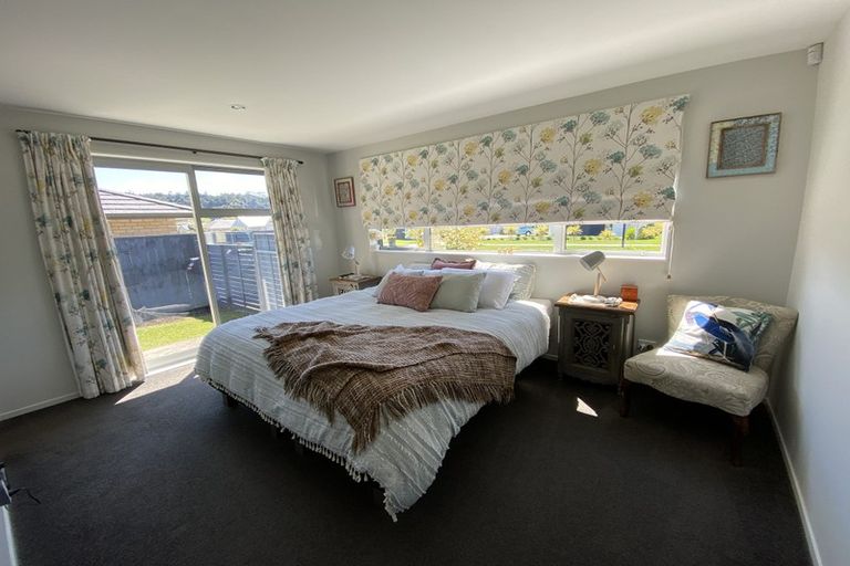 Photo of property in 9 Larmer Drive, Kumeu, 0810
