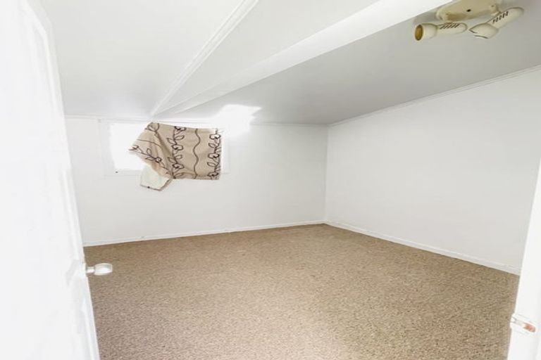 Photo of property in 16 Nan Place, Pakuranga Heights, Auckland, 2010