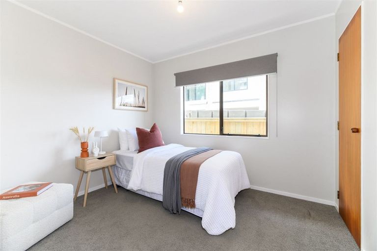 Photo of property in 2/18 Gloria Avenue, Te Atatu Peninsula, Auckland, 0610