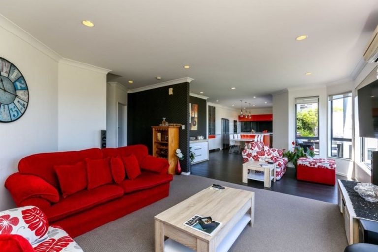 Photo of property in 401 Devon Street East, Strandon, New Plymouth, 4312