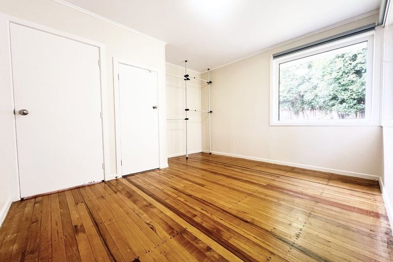 Photo of property in 2/7 Vera Road, Te Atatu South, Auckland, 0610