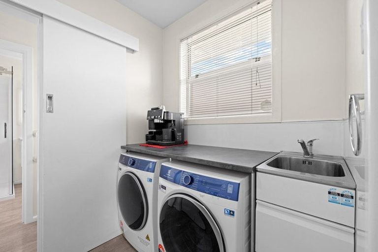 Photo of property in 15 Waratah Street, Avondale, Christchurch, 8061