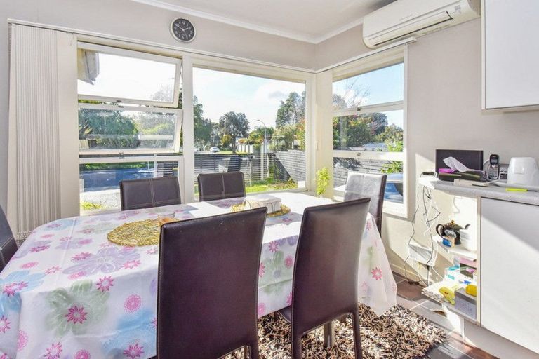 Photo of property in 86 Muir Avenue, Mangere Bridge, Auckland, 2022