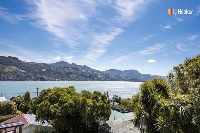 Photo of property in 1 Featherston Street, Macandrew Bay, Dunedin, 9014
