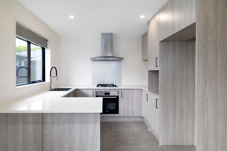 Photo of property in 33 Miromiro Street, Broomfield, Christchurch, 8042