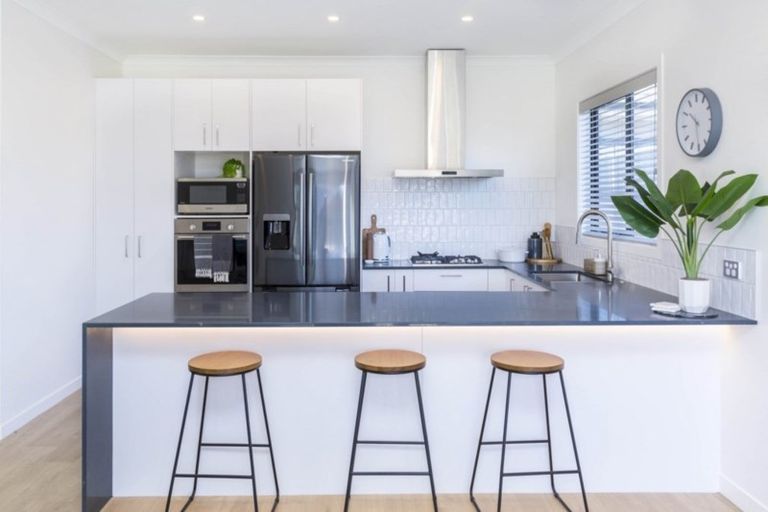 Photo of property in 7 Hopkirk Avenue, Wallaceville, Upper Hutt, 5018