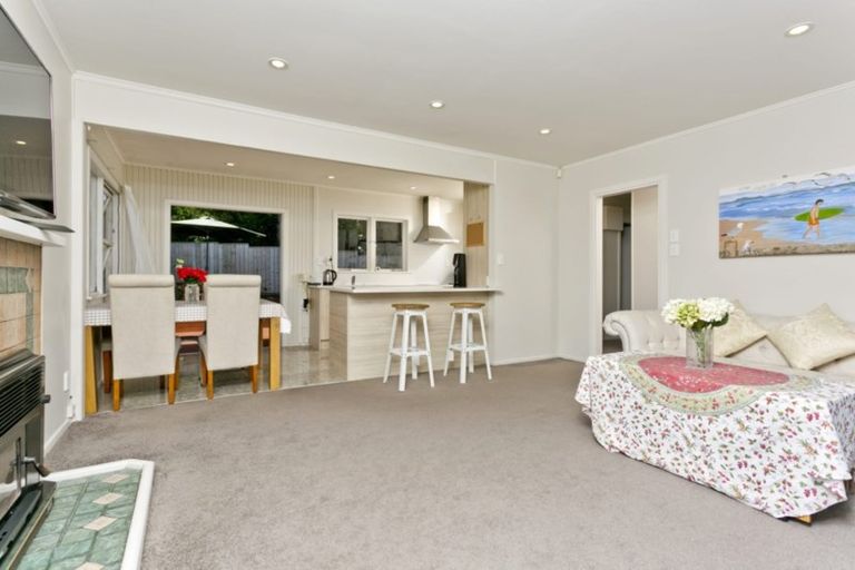 Photo of property in 33 Diana Drive, Glenfield, Auckland, 0627