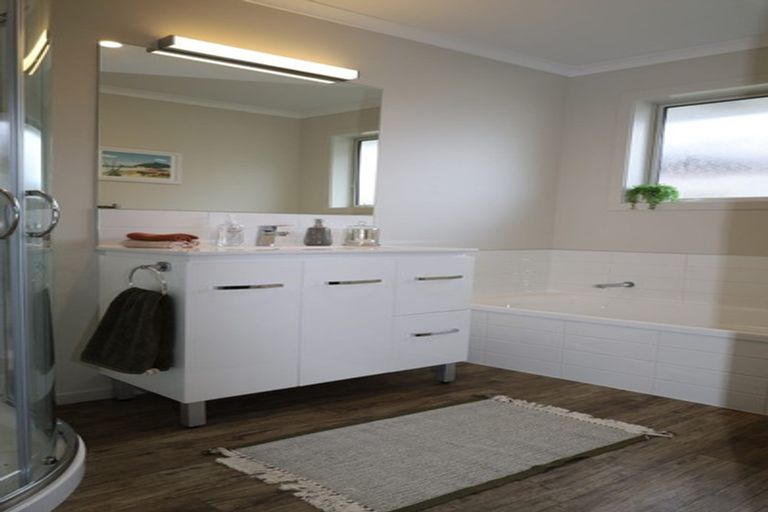 Photo of property in 186 The Boulevard, Papamoa Beach, Papamoa, 3118