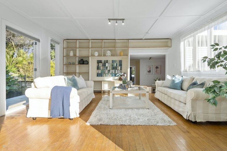 Photo of property in 14 Atkinson Road, Titirangi, Auckland, 0604