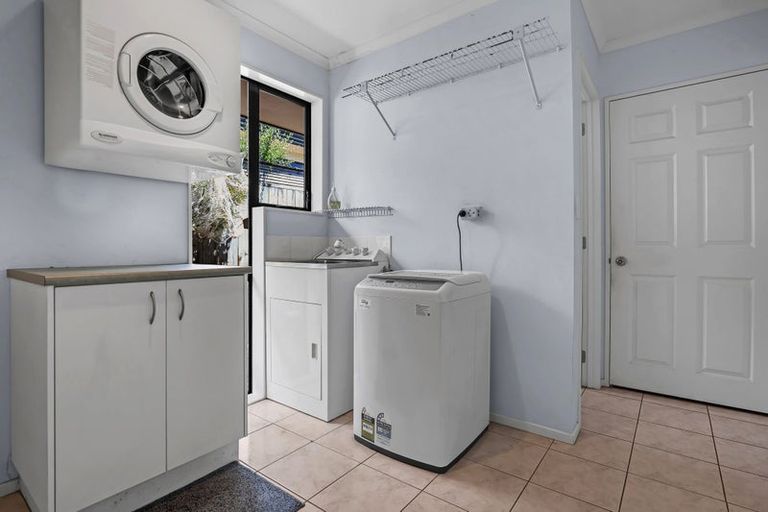 Photo of property in 41 Chadlington Avenue, Henderson, Auckland, 0612