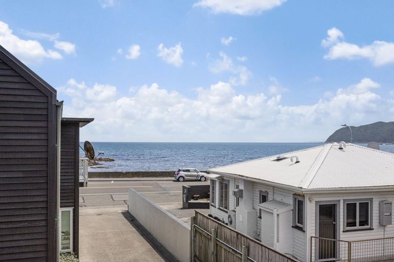 Photo of property in 6a Sunset Parade, Plimmerton, Porirua, 5026