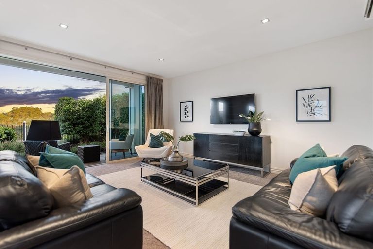 Photo of property in 6 York Terrace, Riverhead, 0820