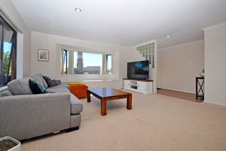 Photo of property in 6 Lothian Brae, Wattle Downs, Auckland, 2103