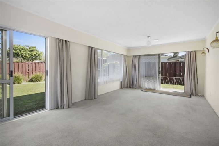 Photo of property in 2/15 Meadowcourt Drive, Manukau, Auckland, 2025