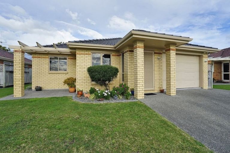Photo of property in 55 Sovereign Isle Lane, Rototuna, Hamilton, 3210