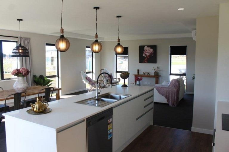 Photo of property in 8 Oakleigh Street, Woodend, 7610