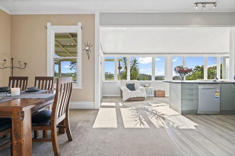 Photo of property in 2442 South Head Road, South Head, Helensville, 0874