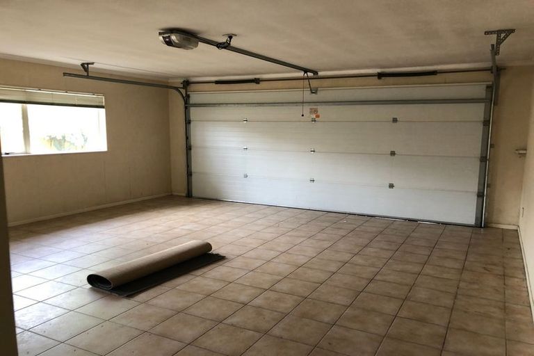 Photo of property in 26 Craigavon Drive, East Tamaki, Auckland, 2013