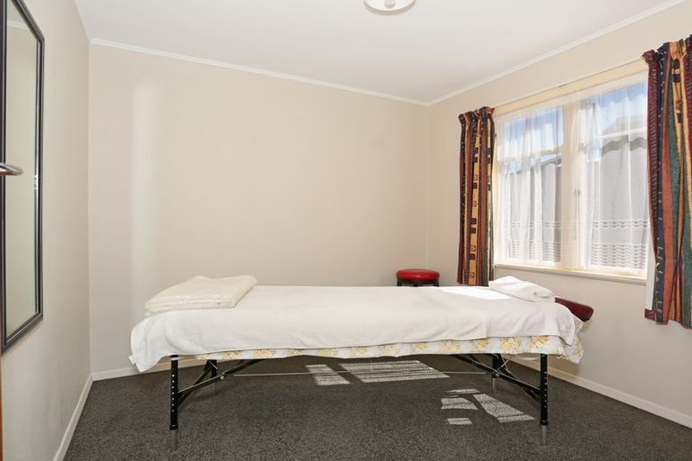 Photo of property in 4 Newcastle Street, Hokowhitu, Palmerston North, 4410