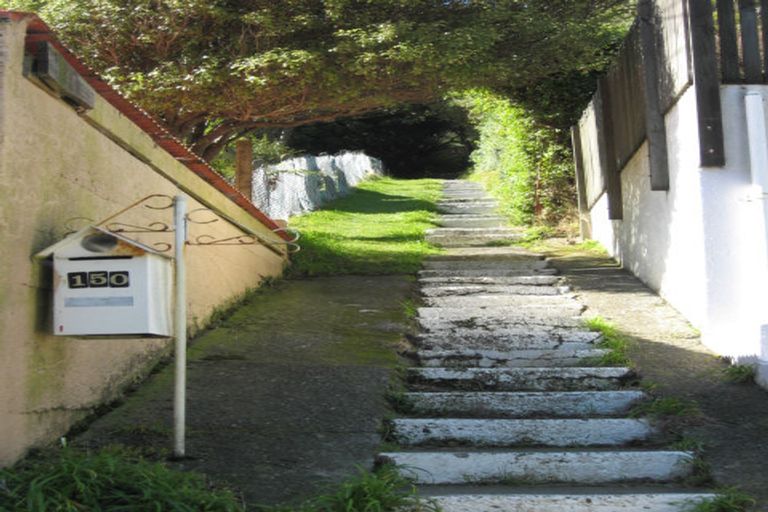 Photo of property in 150 Parkvale Road, Karori, Wellington, 6012