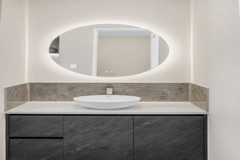 Photo of property in 24 Ballyalton Crescent, Flat Bush, 2019