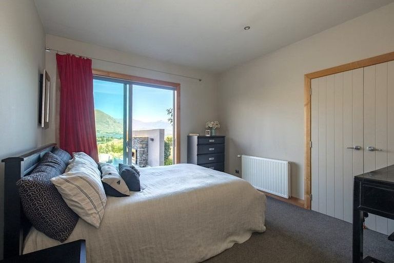 Photo of property in 1 Peak View Ridge, Wanaka, 9305