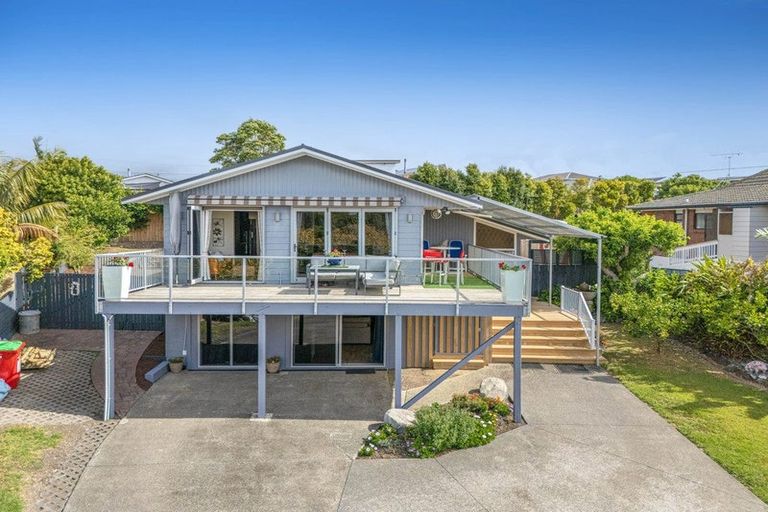 Photo of property in 6 Rakino Avenue, Manly, Whangaparaoa, 0930