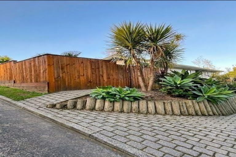 Photo of property in 11a De Val Drive, Titirangi, Auckland, 0604
