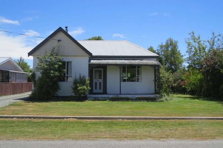 Photo of property in 3 Mckenzie Street, Fairlie, 7925