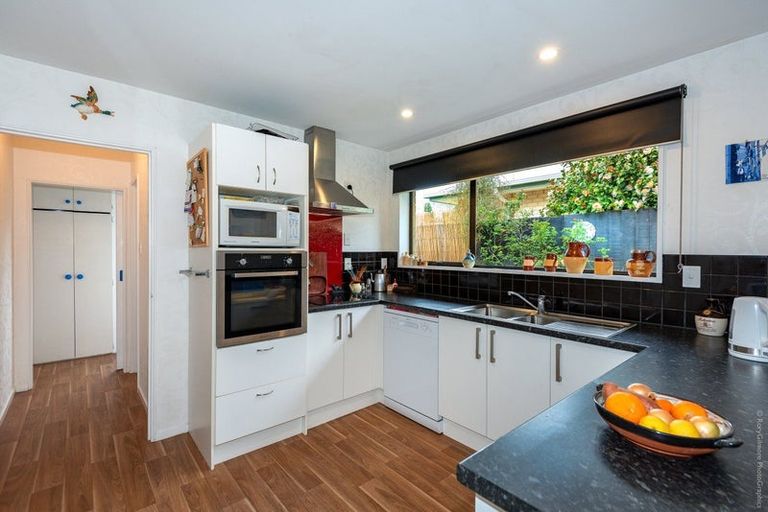 Photo of property in 21 Laing Crescent, Heathcote Valley, Christchurch, 8022