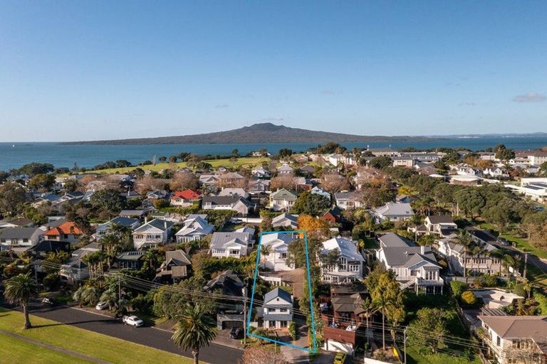 Photo of property in 54 Wairoa Road, Narrow Neck, Auckland, 0624