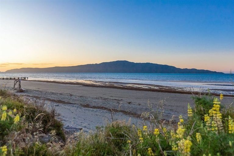 Photo of property in 249 Manly Street, Paraparaumu Beach, Paraparaumu, 5032