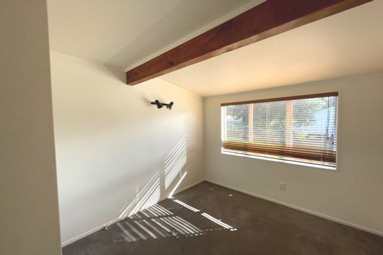 Photo of property in 1 Gosford Drive, Botany Downs, Auckland, 2010