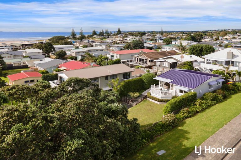 Photo of property in 1 Hinemoa Road, Waihi Beach, 3611