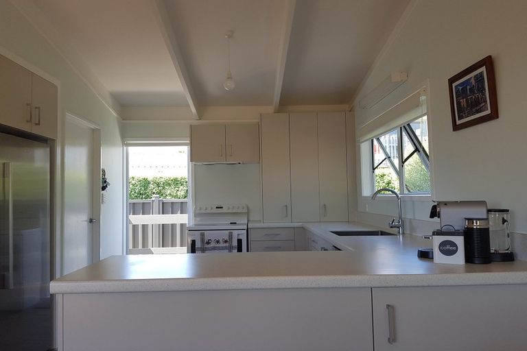 Photo of property in 2 Taihiki Road, Clarks Beach, 2122