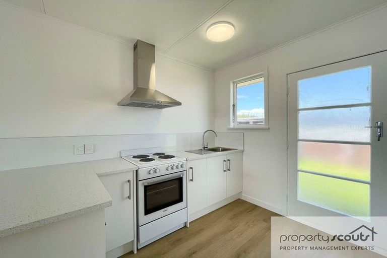 Photo of property in 4 Simons Street, Moturoa, New Plymouth, 4310