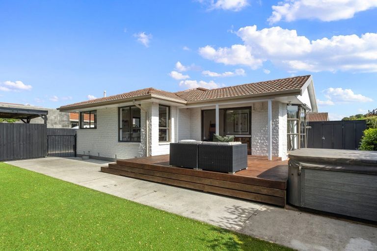 Photo of property in 1/12 Camrose Place, Ilam, Christchurch, 8041