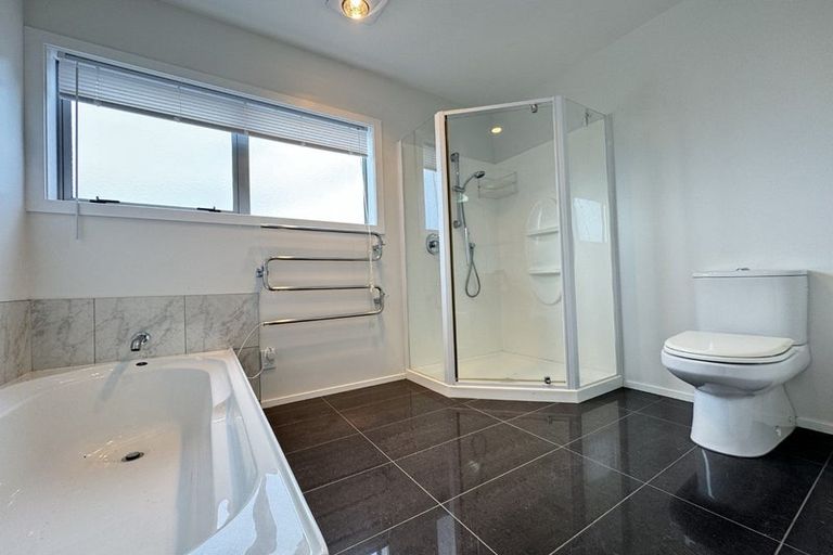 Photo of property in 61 Tamworth Crescent, Newlands, Wellington, 6037