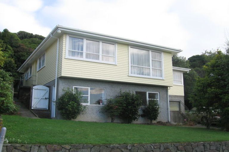 Photo of property in 10 Rembrandt Avenue, Tawa, Wellington, 5028