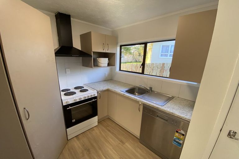 Photo of property in 17 Brougham Place, West Harbour, Auckland, 0618