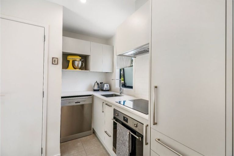 Photo of property in 1/8 Valron Road, Te Atatu South, Auckland, 0602