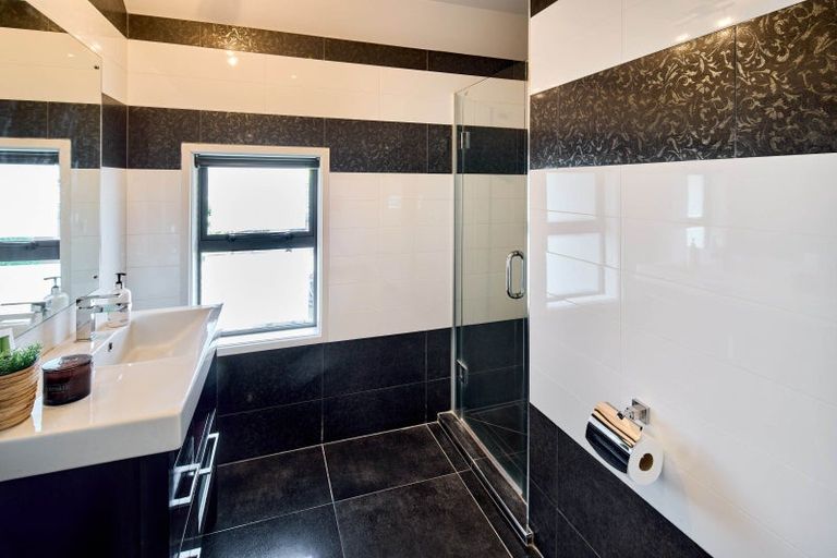 Photo of property in 29d Wai-iti Crescent, Woburn, Lower Hutt, 5010